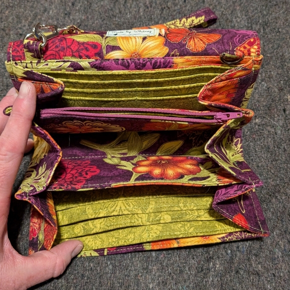 Beautiful Handmade Tri-fold Wallet - Picture 4 of 6